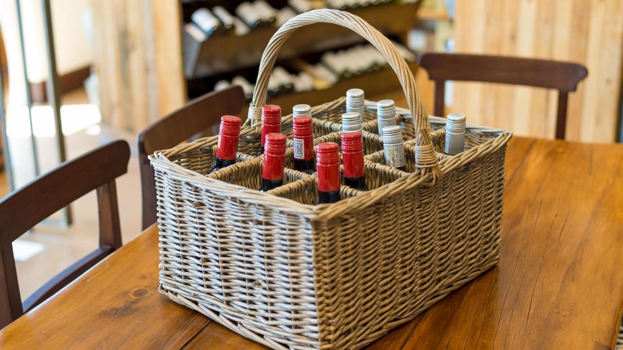 Drostdy Hotel Graaff-Reinet Exterior foto A wine carrier