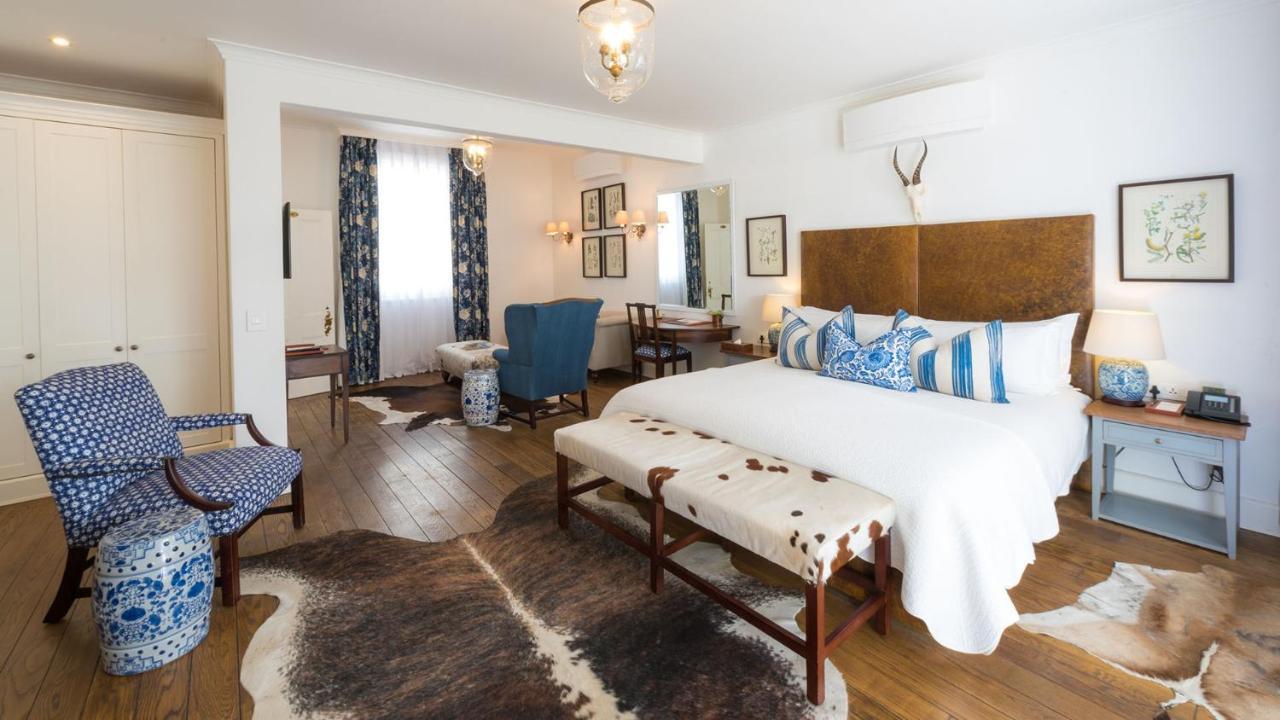 Drostdy Hotel Graaff-Reinet Exterior foto A bedroom at the Cape Heritage