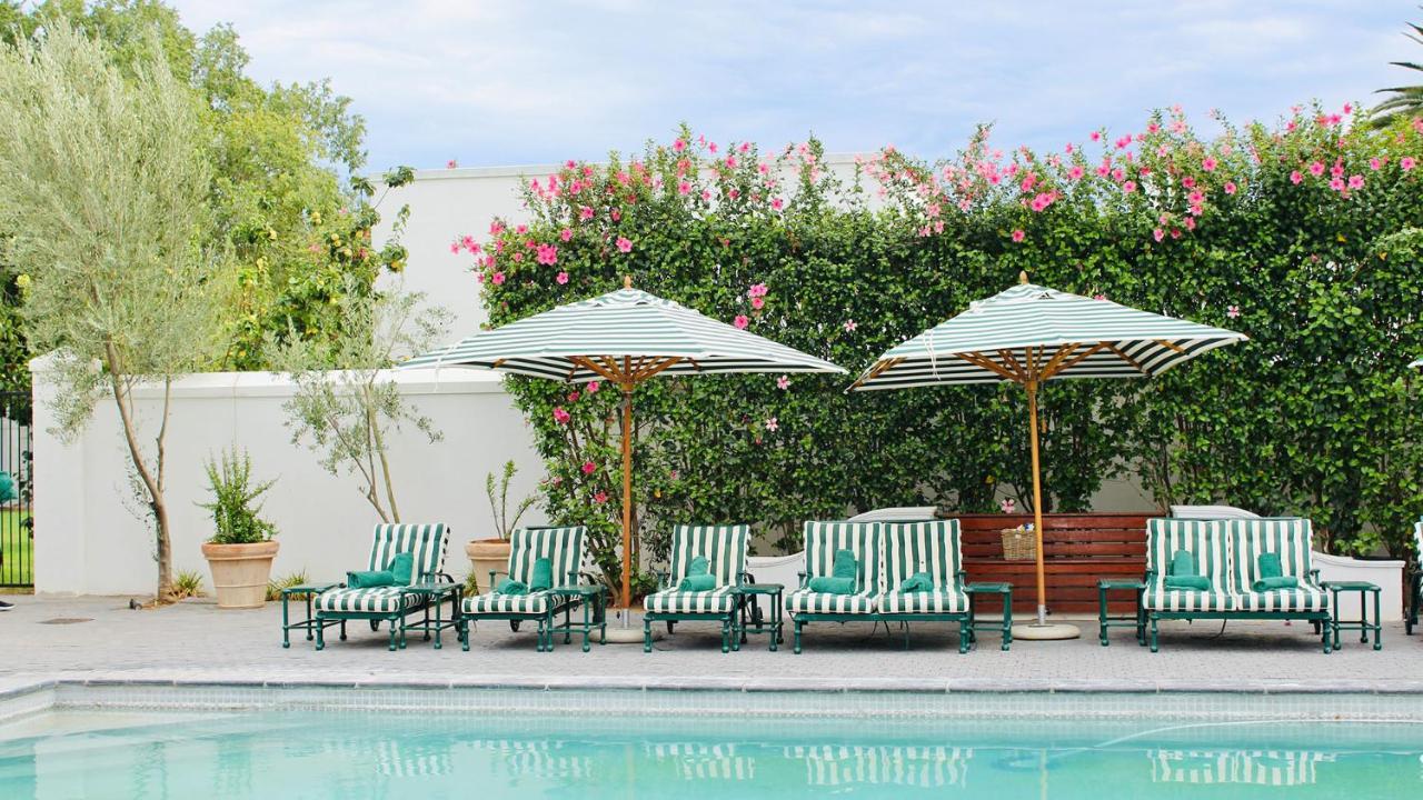Drostdy Hotel Graaff-Reinet Exterior foto The pool at the Hotel Bel-Air