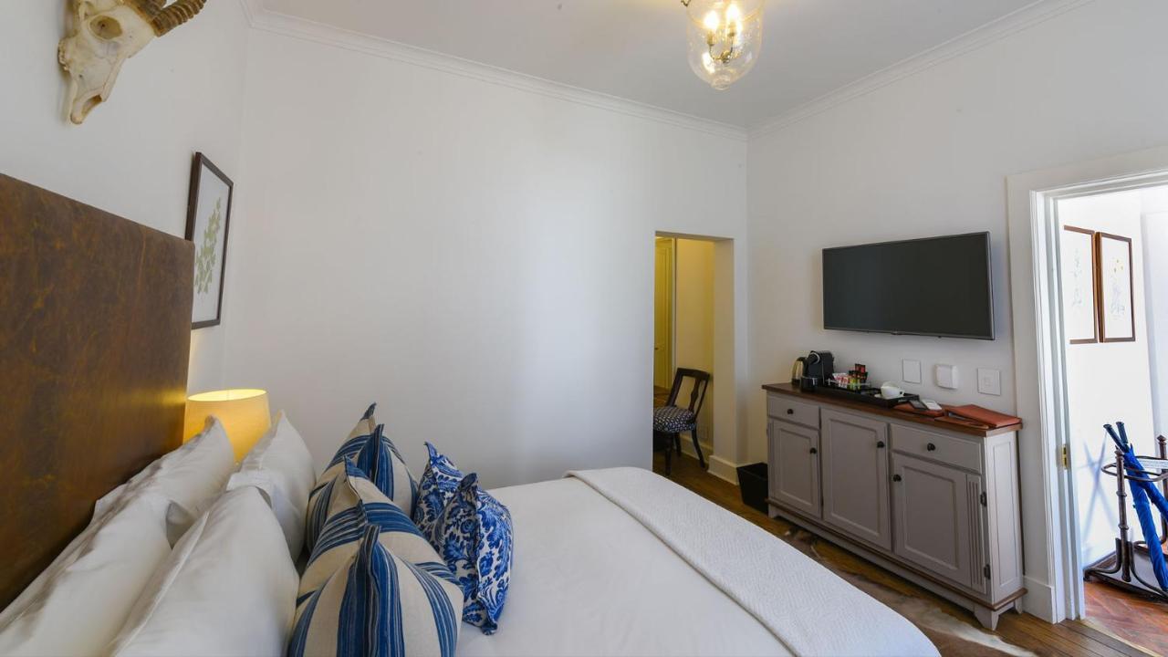 Drostdy Hotel Graaff-Reinet Exterior foto A room at the hotel