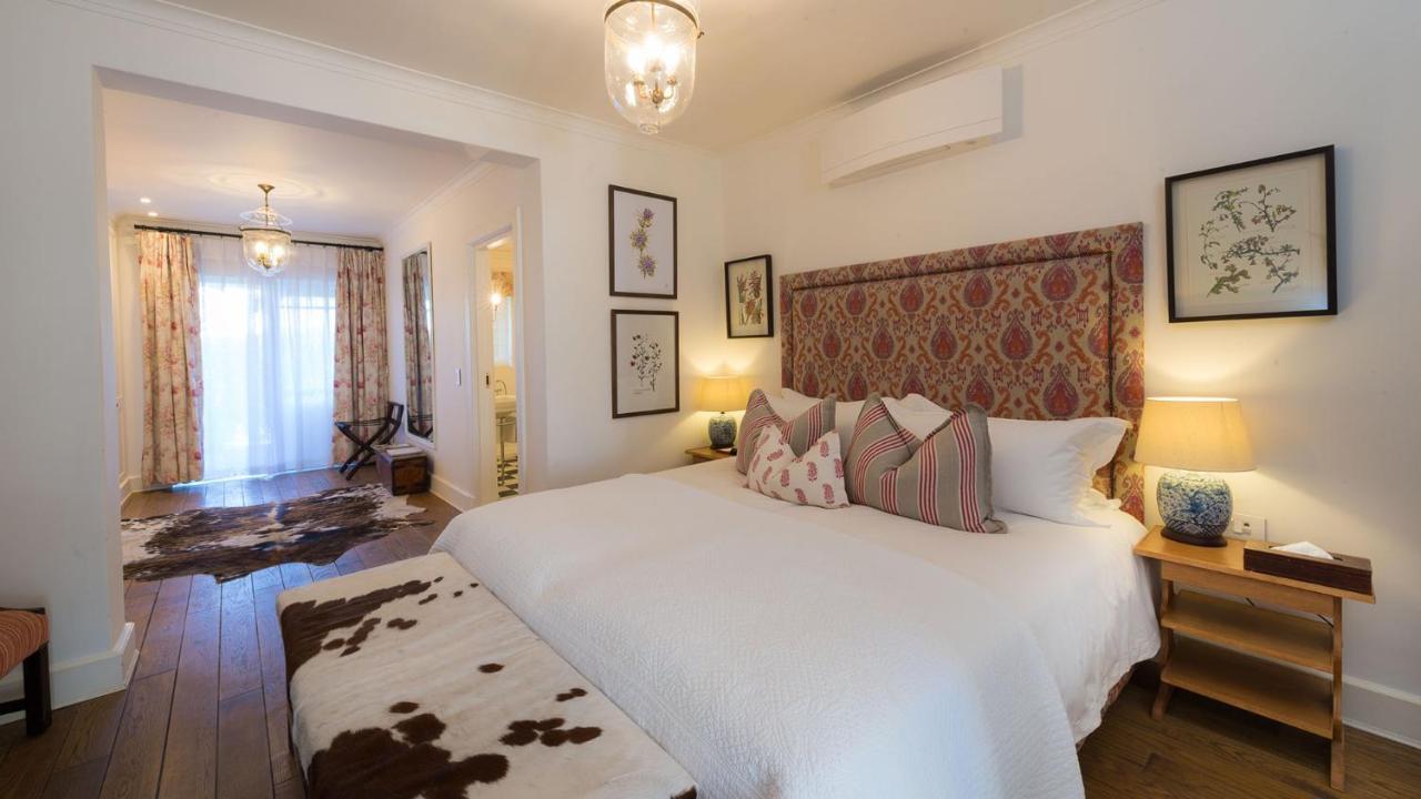 Drostdy Hotel Graaff-Reinet Exterior foto A bedroom at the Cape Heritage