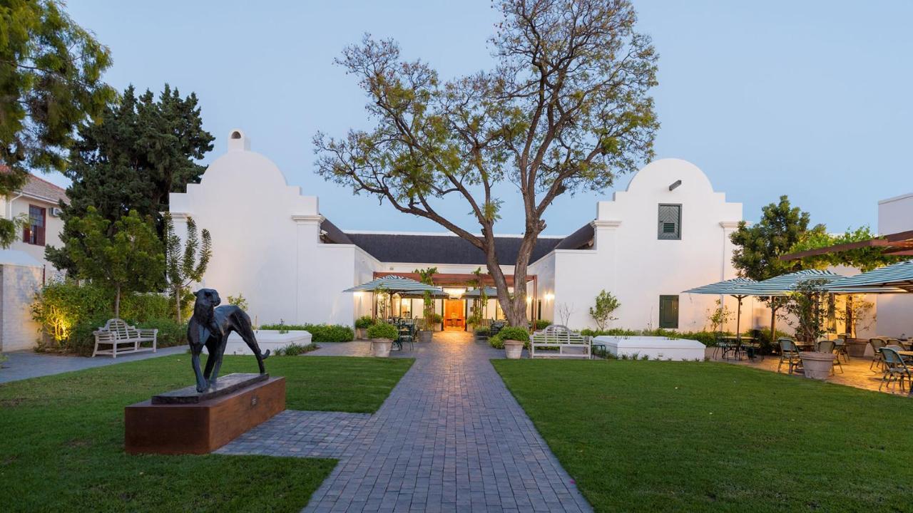 Drostdy Hotel Graaff-Reinet Exterior foto The entrance to the Stellenbosch University library
