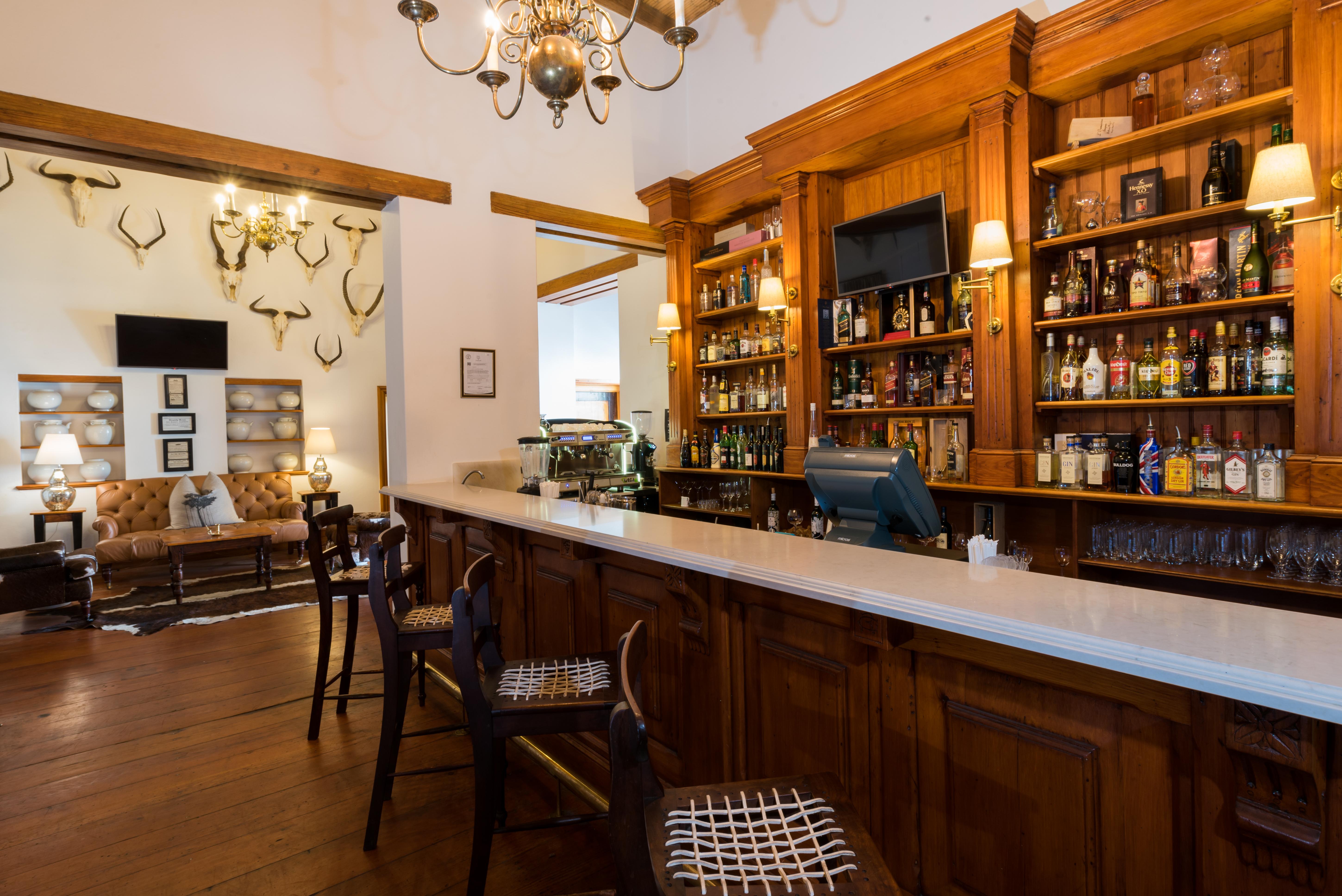 Drostdy Hotel Graaff-Reinet Exterior foto The bar at the hotel